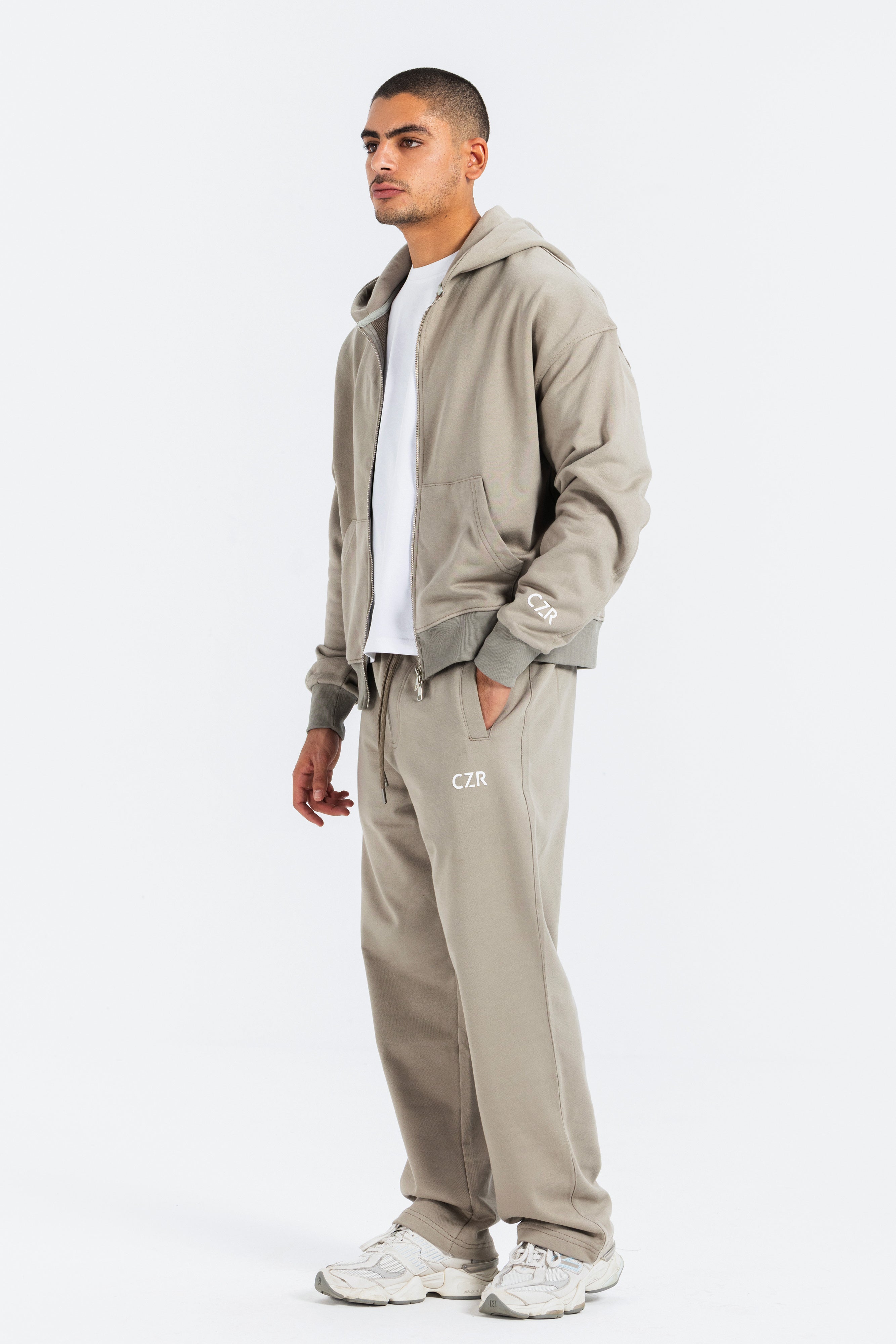 Wide-Leg Sweatpants – Olive Fleece Pants SWEATPANTS CIZARO - Cizaro Jeans