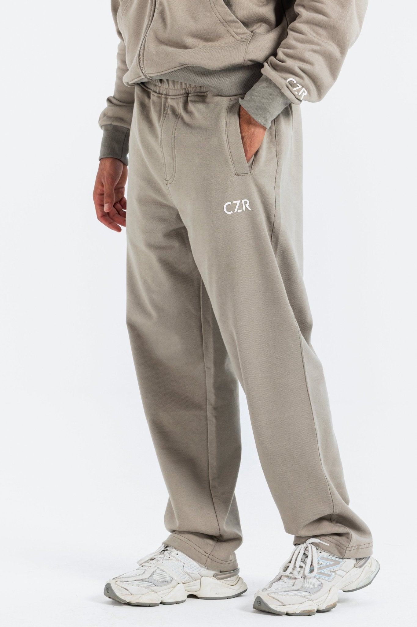 Wide-Leg Sweatpants – Olive Pants Sweatpants CIZARO - Cizaro Jeans