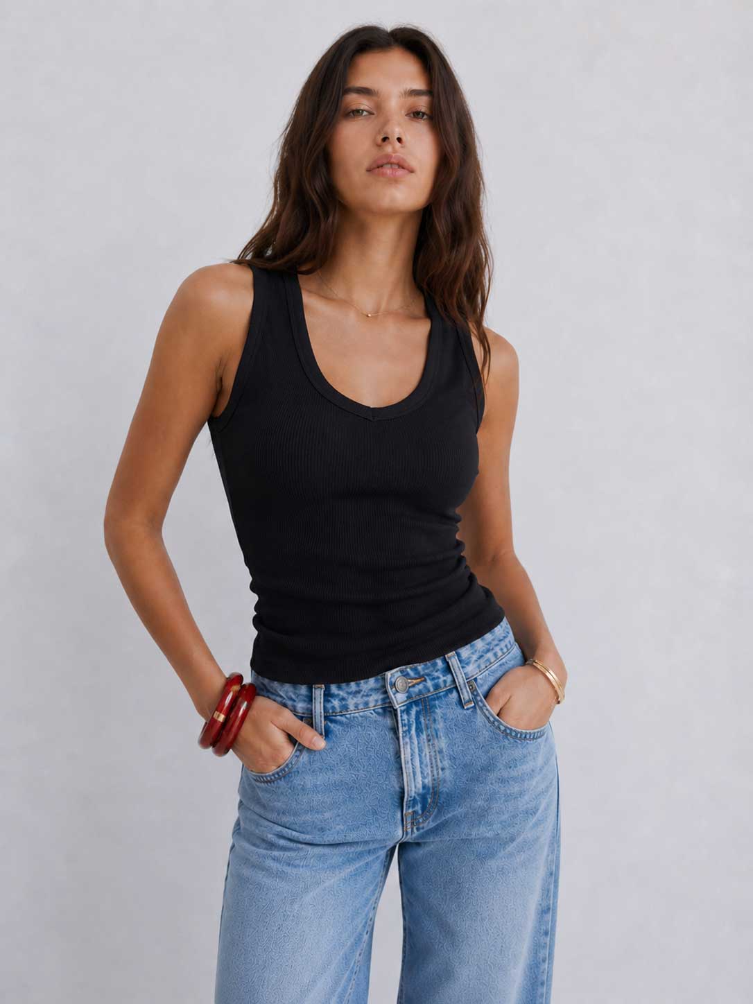 Ribbed V-neck Tank Top _ Black V-neck top CIZARO - Cizaro Jeans