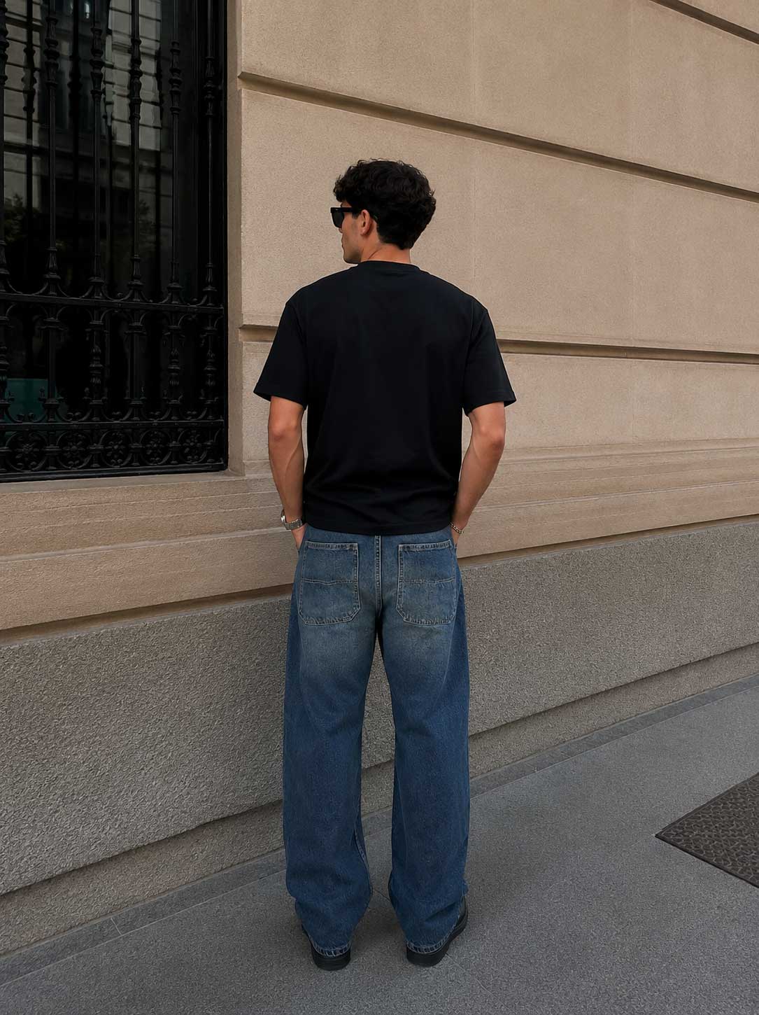 Oversized T-Shirt with Side Slits – Black T-shirt CIZARO - Cizaro Jeans