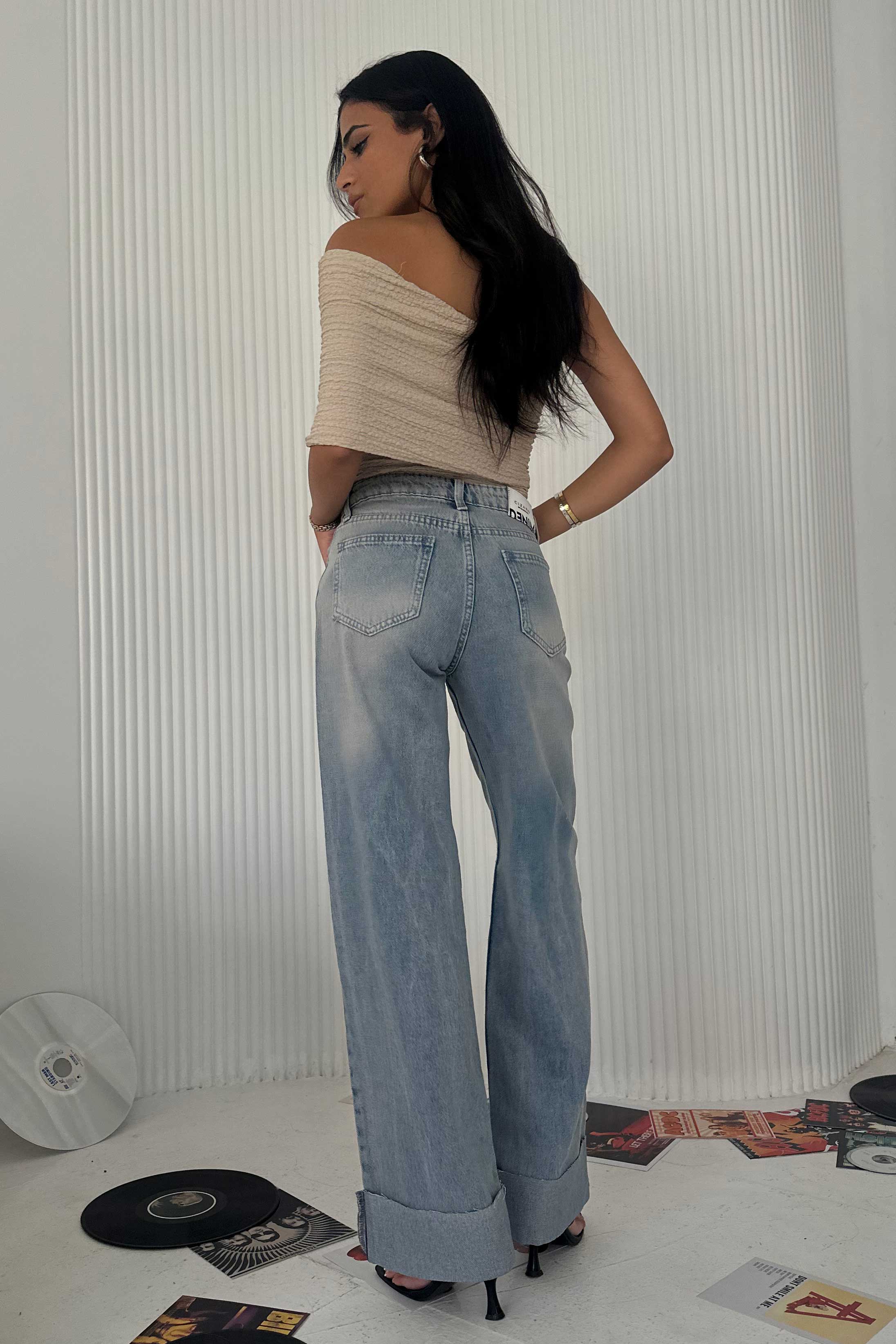Wide-Leg Raw Hem Turn-Up - High-Waist Light Vintage Blue Jeans