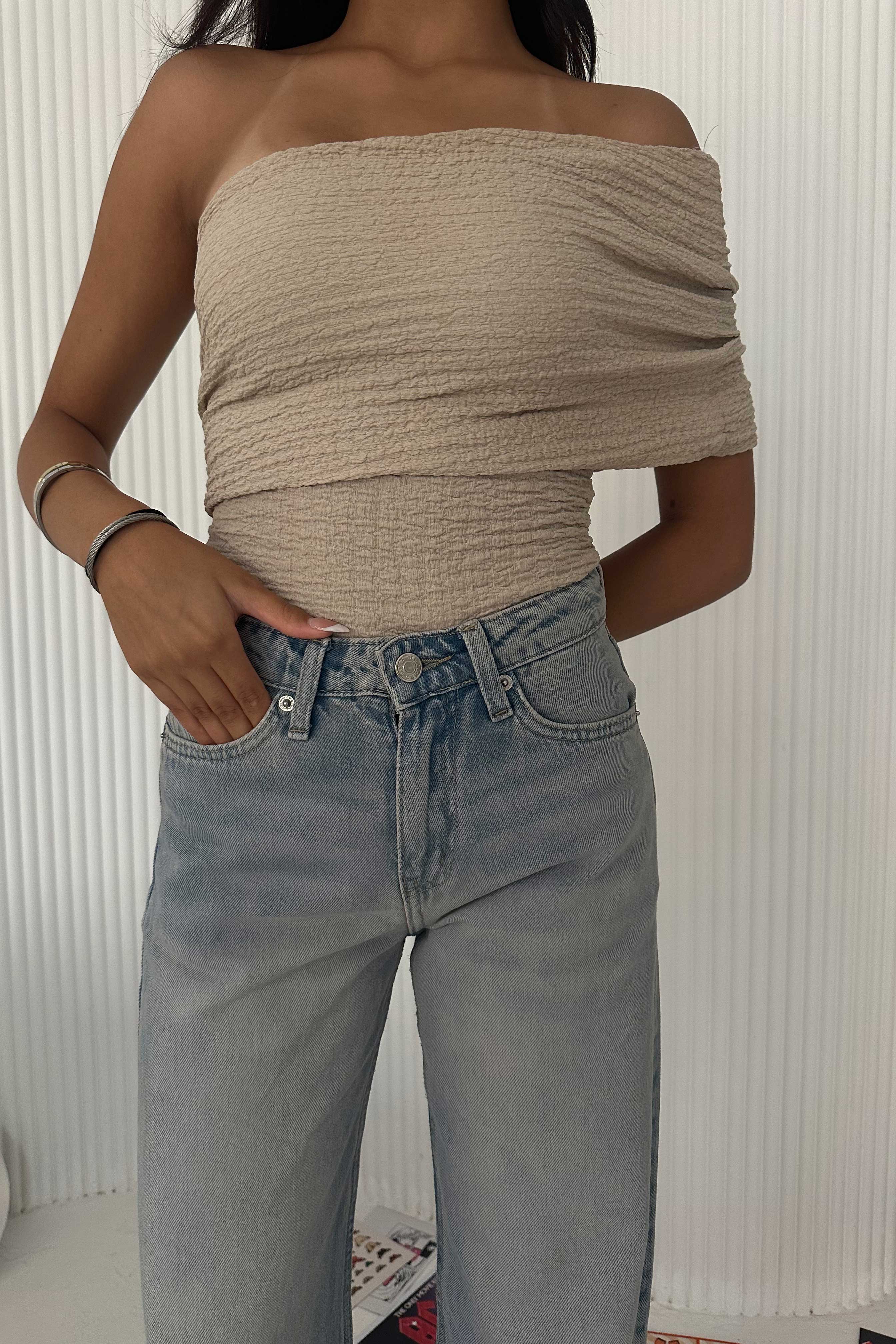 Wide-Leg Raw Hem Turn-Up - High-Waist Light Vintage Blue Jeans