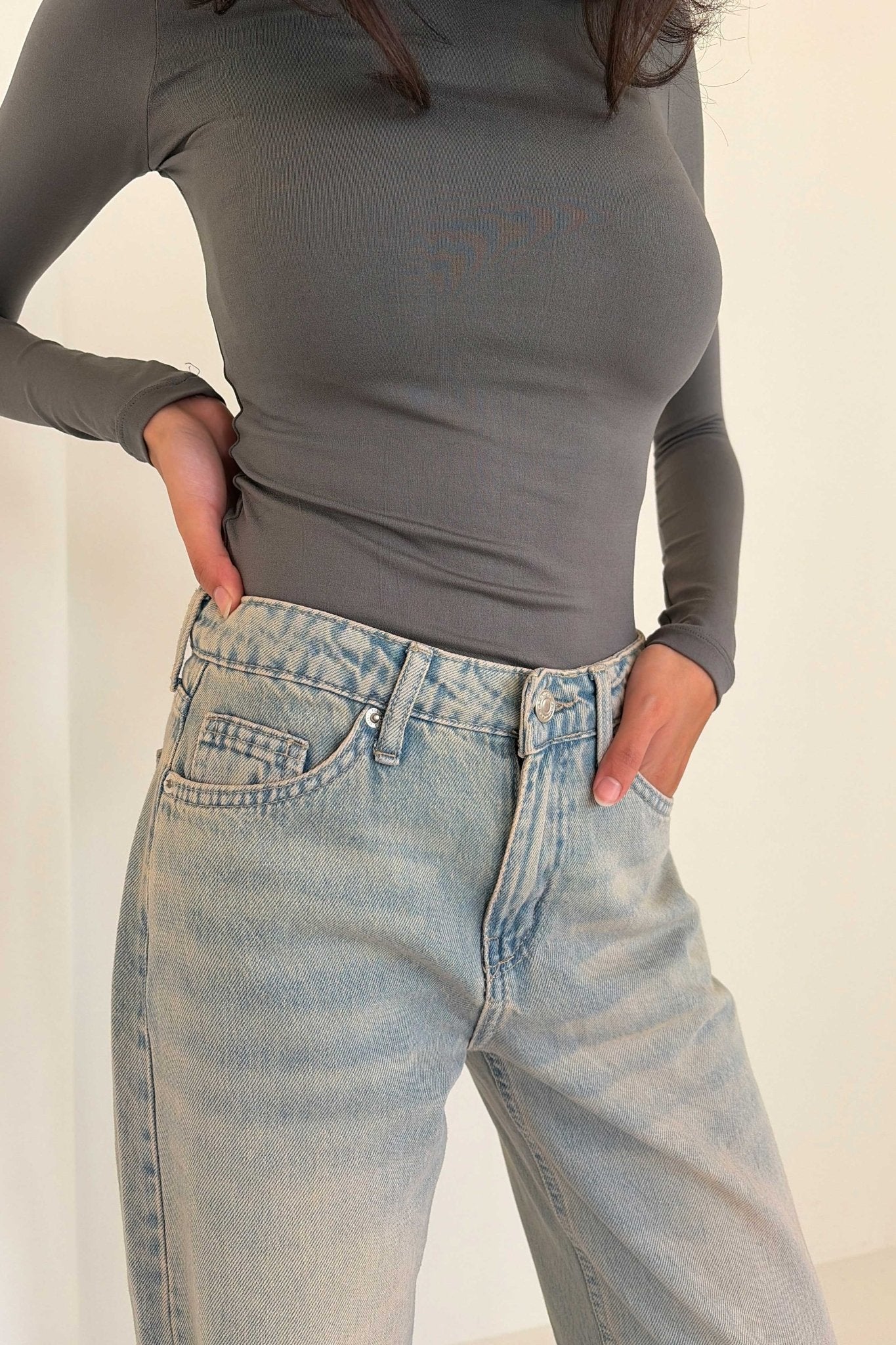 Wide Leg – Mid Rise Raw Hem Turn Up Light Vintage Blue Jeans Wide-Leg CIZARO - Cizaro Jeans