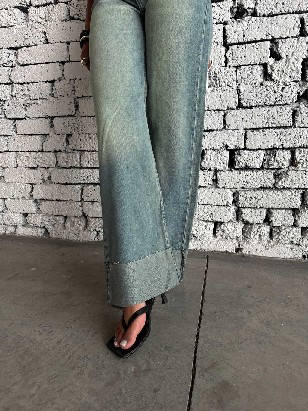 Wide Leg High Waist Raw Hem Turn-Up – Light Vintage Blue Jeans