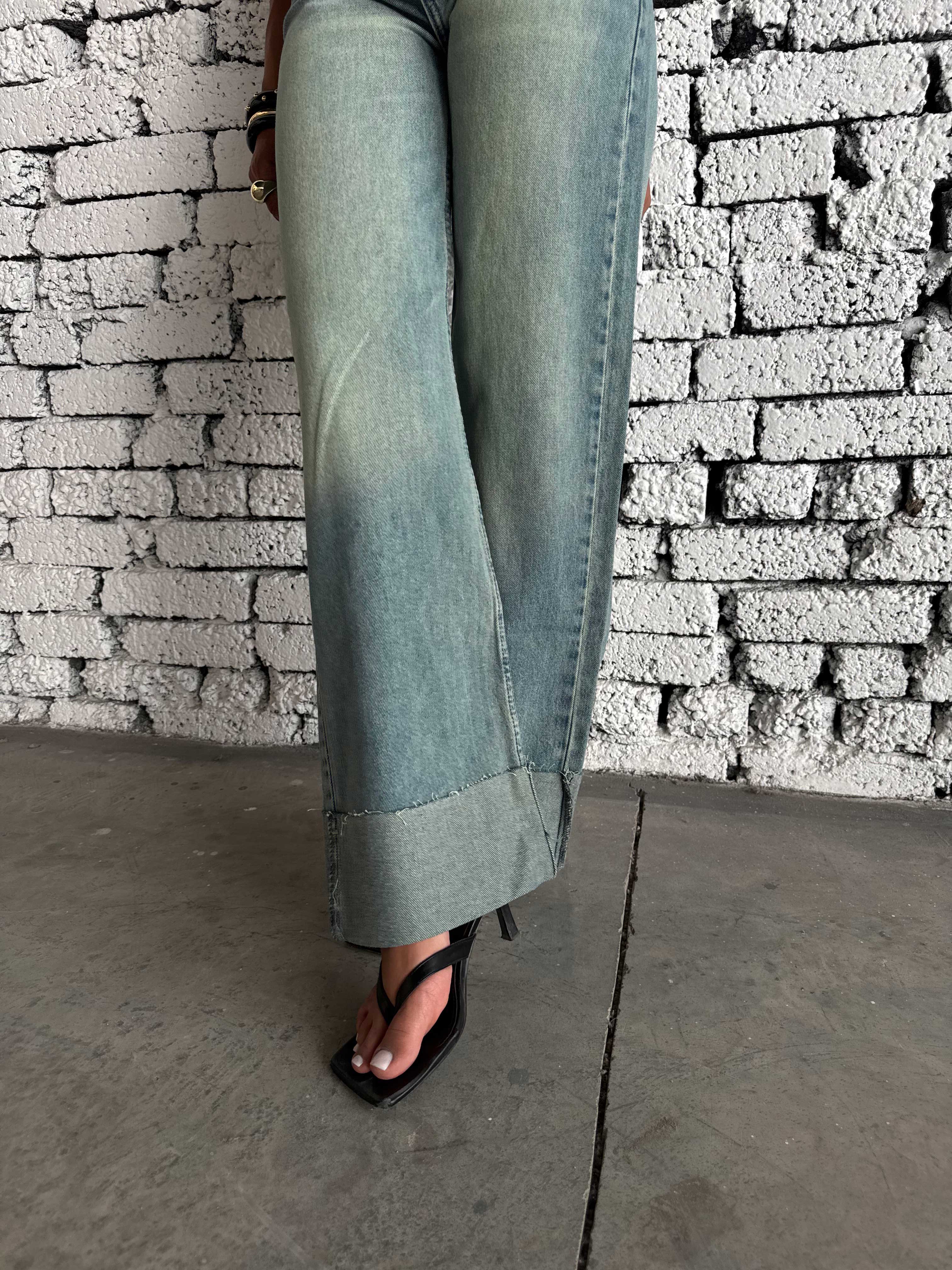 Wide Leg High Waist Raw Hem Turn-Up – Light Vintage Blue Jeans