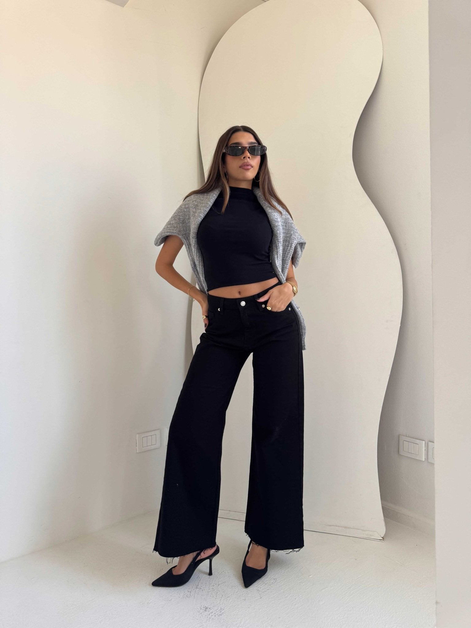 Cropped Wide Leg – Mid Rise Raw Hem Black Jeans wide leg CIZARO - Cizaro Jeans
