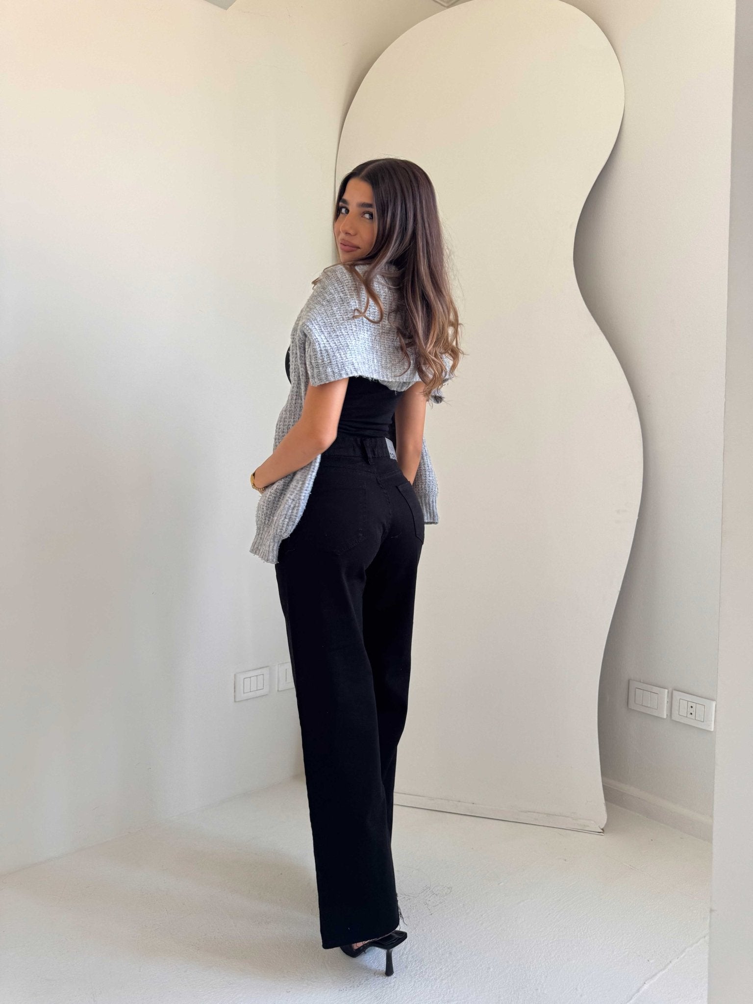 Cropped Wide Leg – Mid Rise Raw Hem Black Jeans wide leg CIZARO - Cizaro Jeans