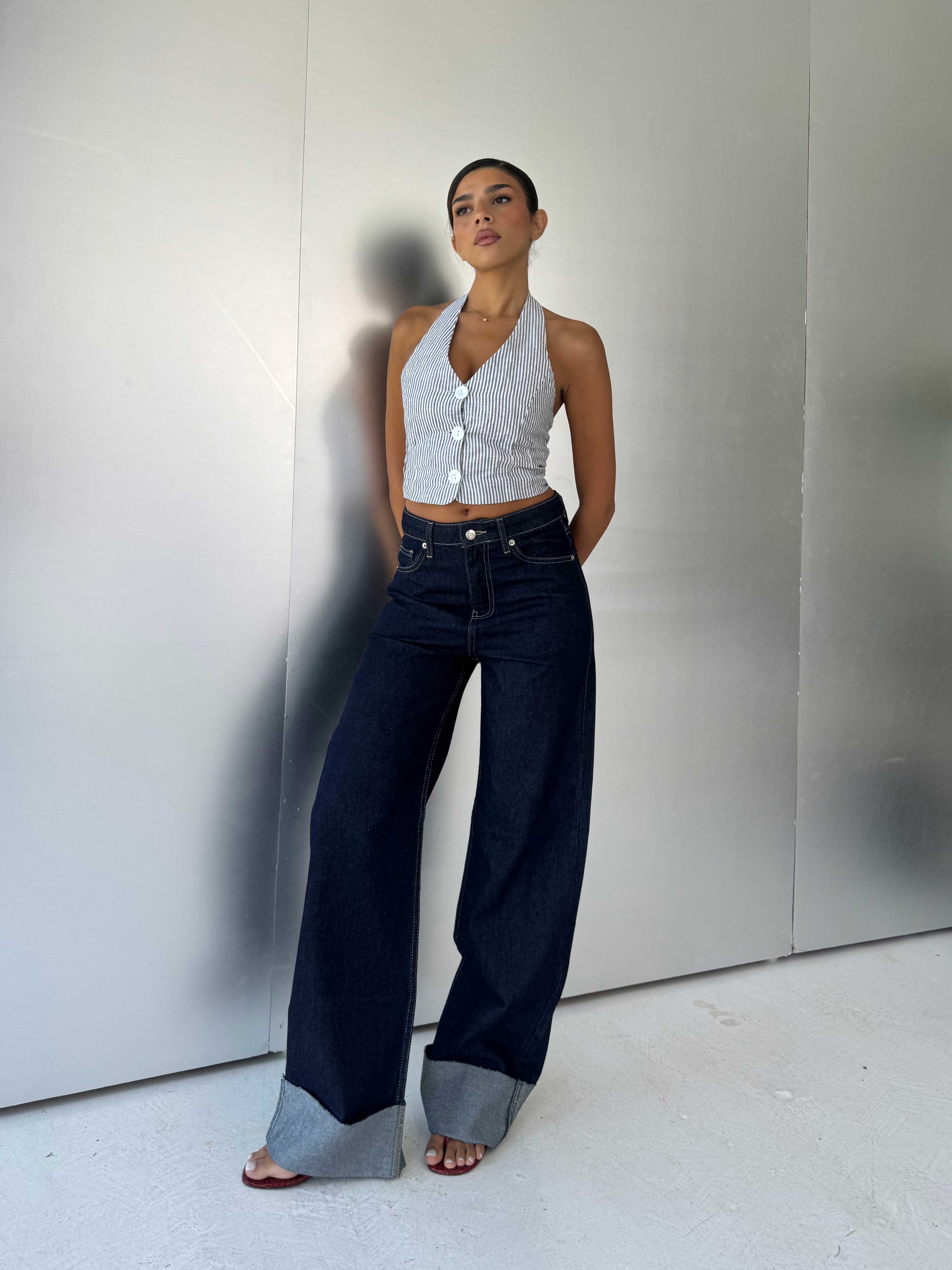 Wide leg High waist Raw Hem turn up 
Raw denim