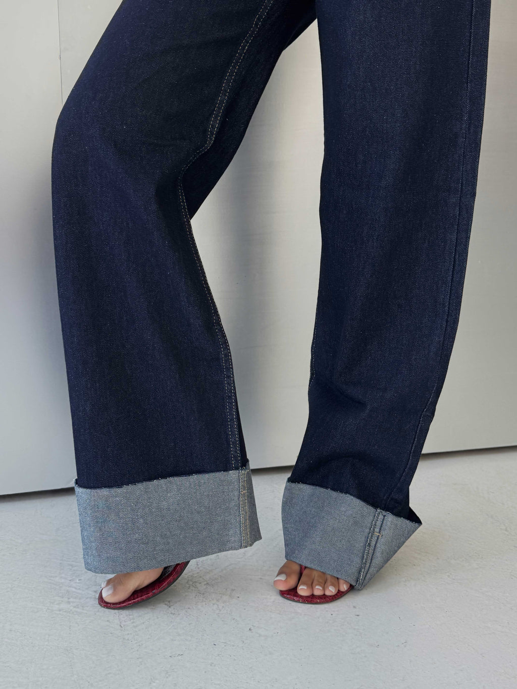 Wide leg High waist Raw Hem turn up 
Raw denim