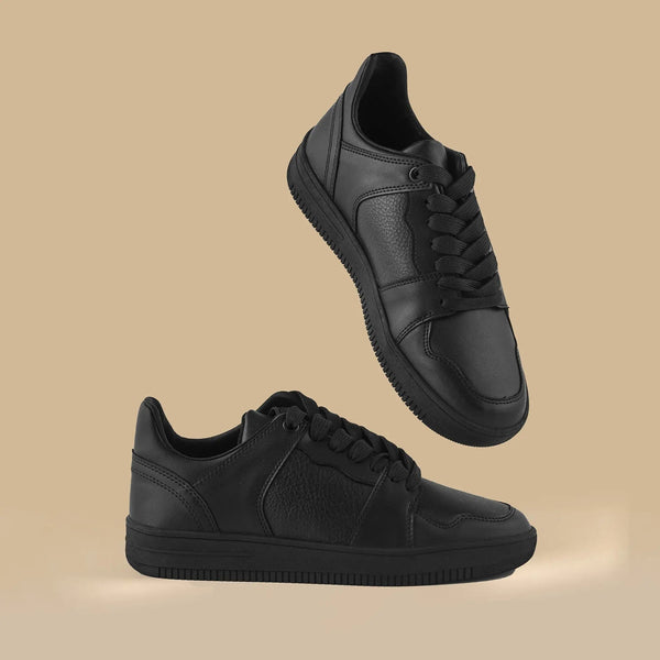 Basic Lace-up Black Leather Sneakers.