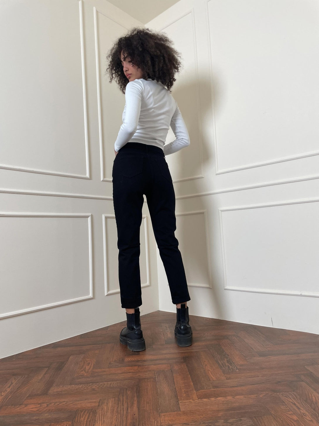 High-Waist Black Mom-Fit Jeans. Mom-Fit BADRSH    - Cizaro Jeans