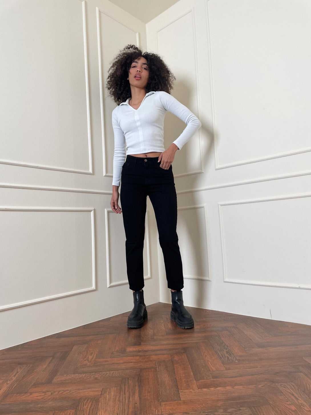 High-Waist Black Mom-Fit Jeans. Mom-Fit BADRSH    - Cizaro Jeans